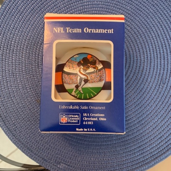 Vintage Cleveland Browns NFL Satin Christmas Ornament - Picture 5 of 13
